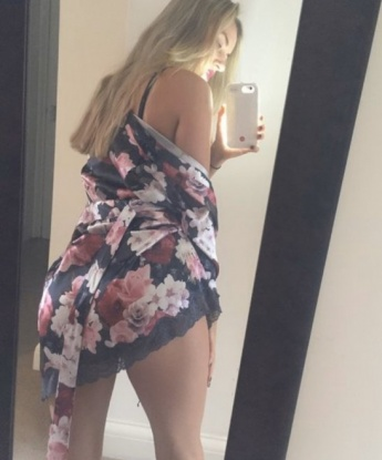 Горячая и страстная брюнетка приглашает в гости щедрого мужчину для ярких встреч. Мои ласки и поцелуи сделают тебя счастливее. Погрузись в мир страсти и удовольствия вместе со мной! 10754, 28 лет