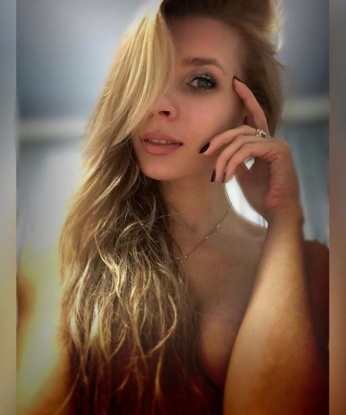 Сексуальная брюнетка с обворожительной улыбкой приглашает в гости щедрого мужчину. Я точно знаю, чего хочу и как доставить удовольствие. Не упустите шанс на настоящий коктейль страсти! 8547, 32 года